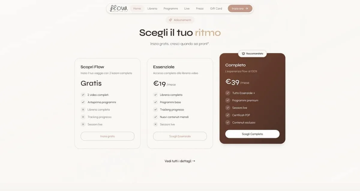 Pagina abbonamenti con i piani Gratis, Essenziale e Completo