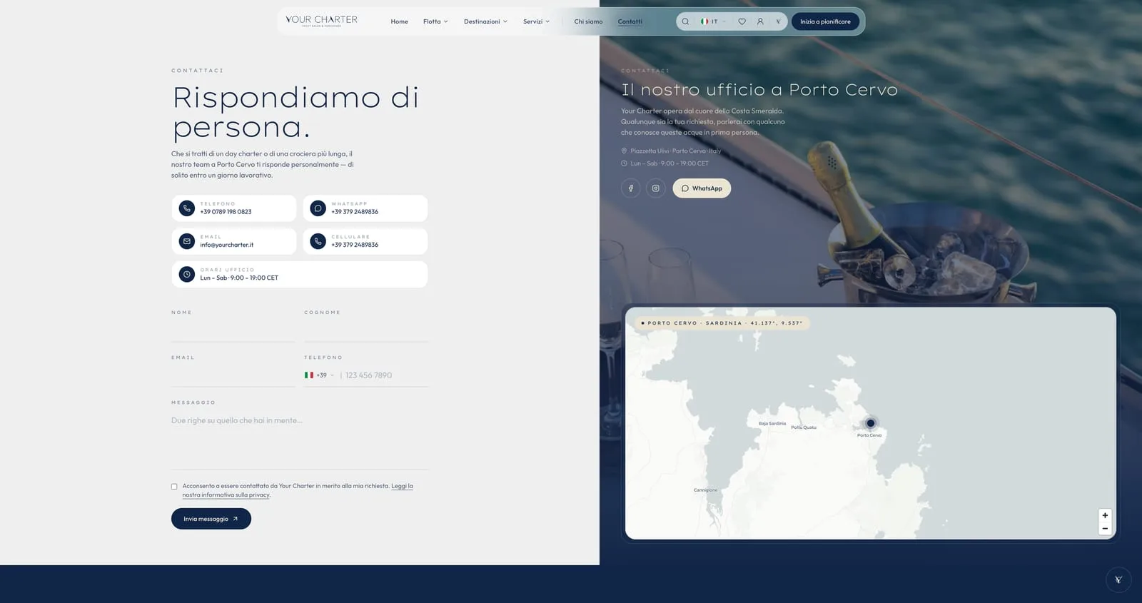 La pagina contatti: telefono, WhatsApp, orari e modulo, accanto alla mappa dell'ufficio di Porto Cervo