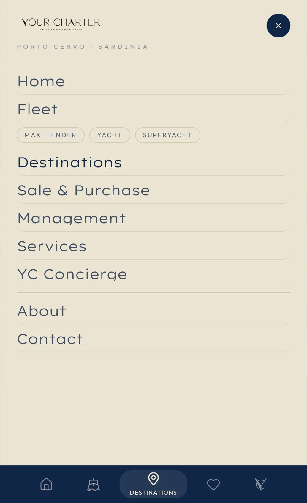 Il menu aperto su smartphone: flotta con le tre categorie, destinazioni, compravendita, management, servizi e concierge