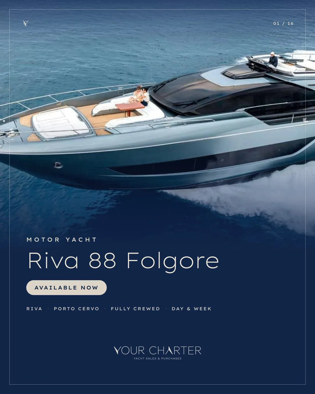 La copertina: il Riva 88 Folgore ripreso di prua in navigazione, con Porto Cervo, equipaggio completo e noleggio a giornata o a settimana sotto il nome
