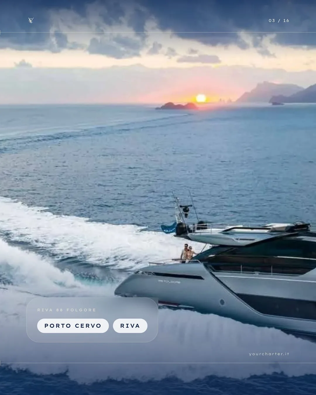 Seconda tavola: la scia curva porta dentro l'inquadratura il Folgore, con le targhe Porto Cervo e Riva
