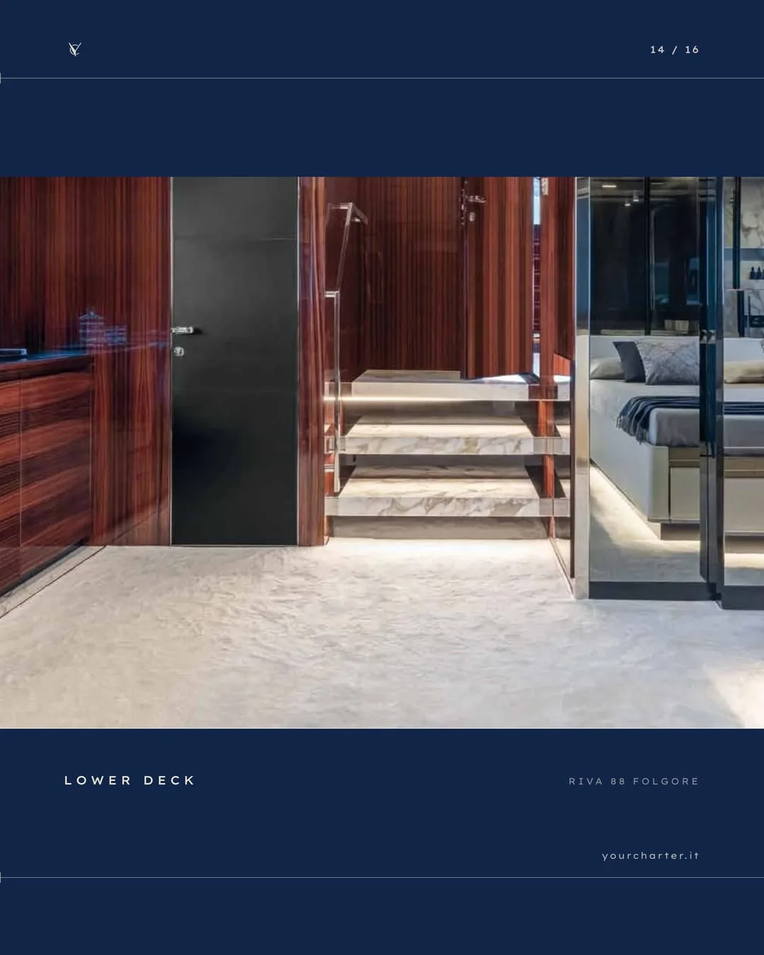 «Lower deck»: il corridoio del ponte inferiore, con la scala e l'ingresso di una cabina
