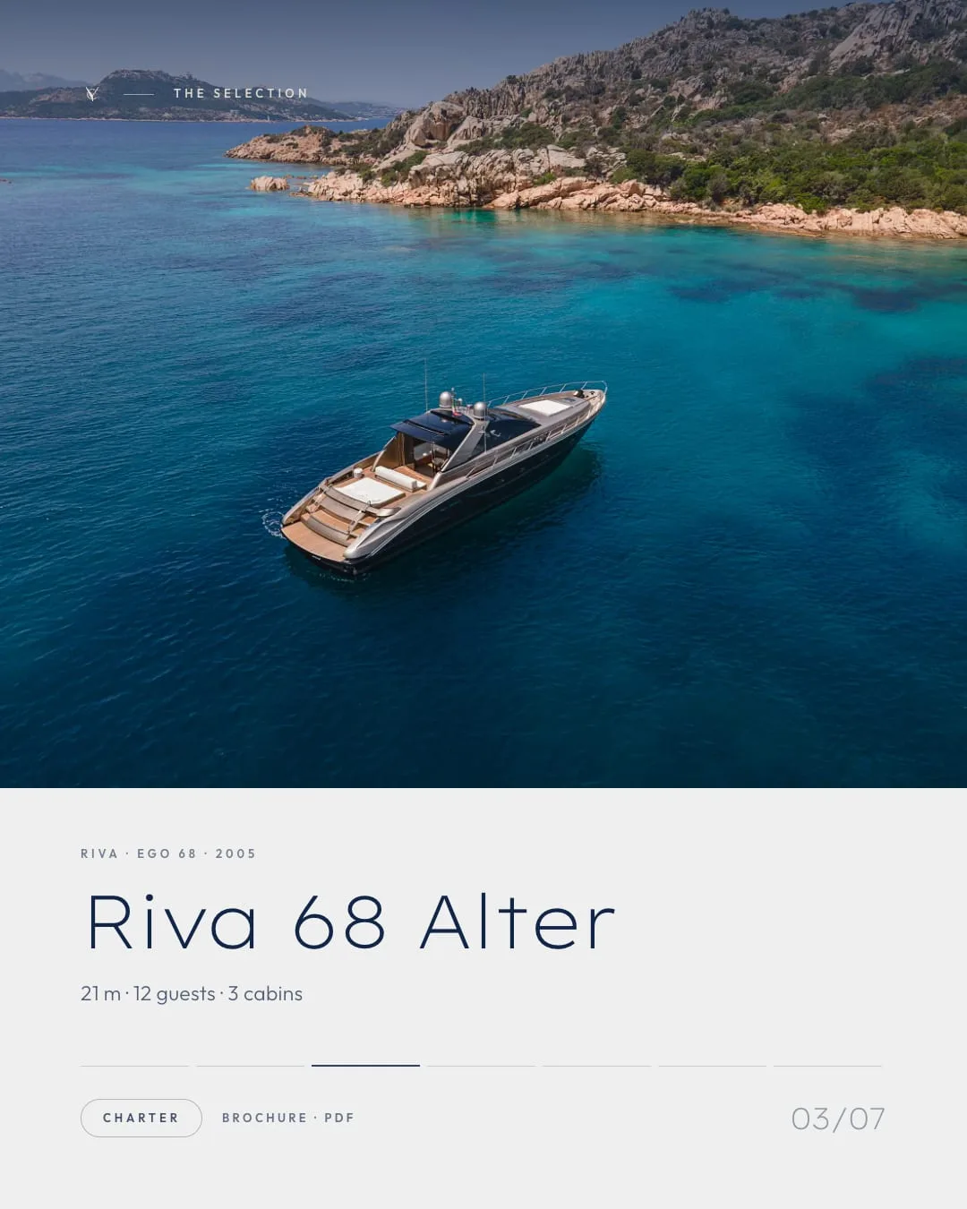 Riva Ego 68 Alter del 2005: 21 metri, 12 ospiti, 3 cabine, alla fonda in una cala sarda