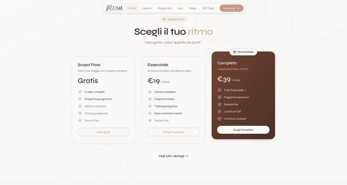 Pagina abbonamenti con i piani Gratis, Essenziale e Completo
